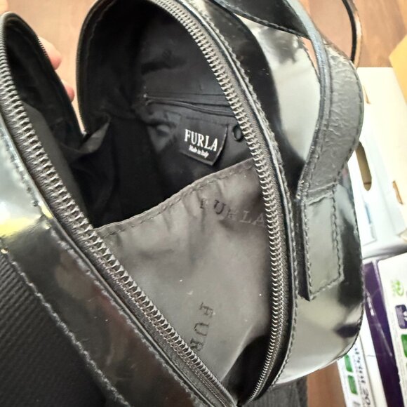 VINTAGE FURLA BLACK PATENT LEATHER CROSSBODY - Picture 3 of 6
